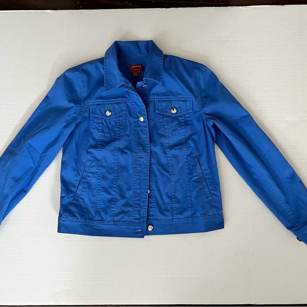 Chaps Jean Jacket Womens, Medium Blue Buttons Flap Pockets Classic Chic Denim
